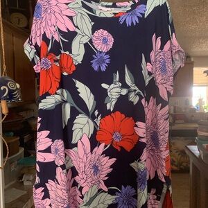 LuLaRoe Leah Floral Print Navy Top with Pink & Red Blooms 2xl